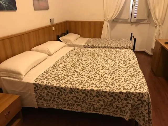 洛迪酒店 2* 罗马